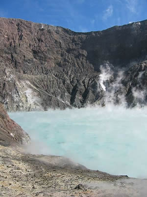 White Island crater lake wiki
